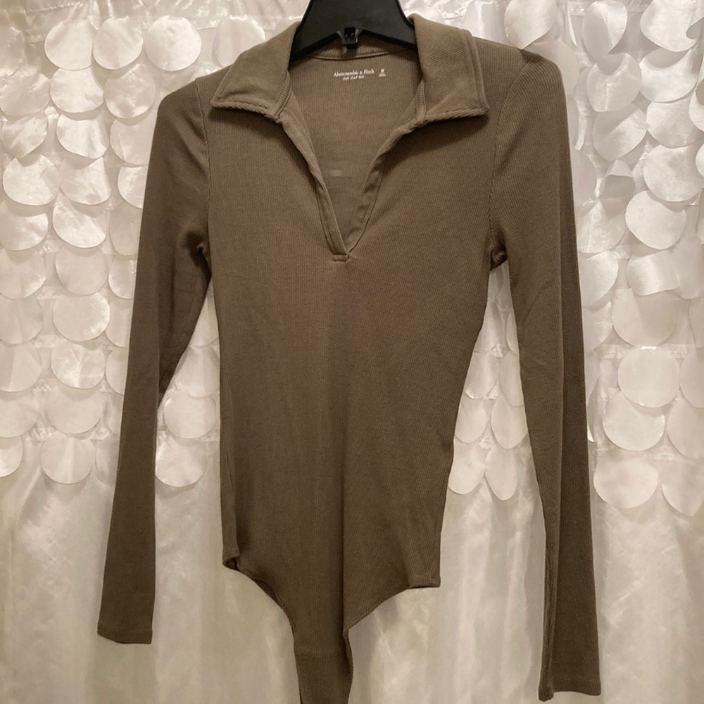 Abercrombie & Fitch Women's Ribbed Long Sleeve Bodysuit. Size Medium.